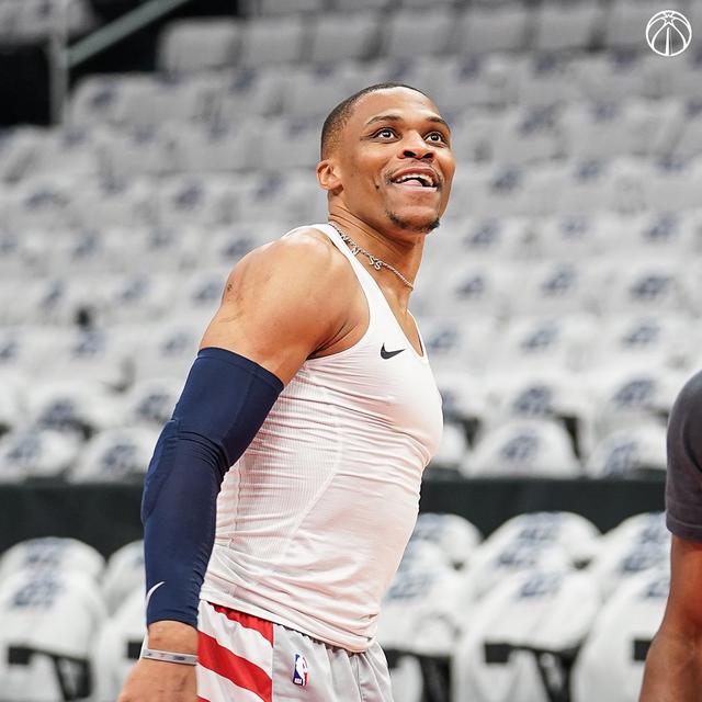 窗口期丹佛掘金备战中超；手感冰凉细节曝光；悬念犹存；赛程密集仍需轮换(14年丹佛掘金阵容)