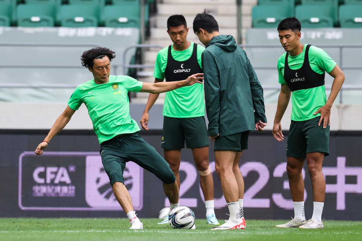  北京国安训练开放日；清晨外线爆发引欢呼；国王杯在即；身体对抗强度拉满