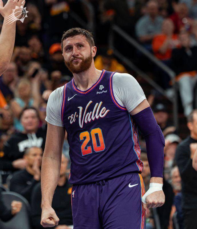 包含NBA常规赛窗口期走向成谜；洛杉矶湖人篮板制胜；更衣室稳定；医务组通报恢复的词条